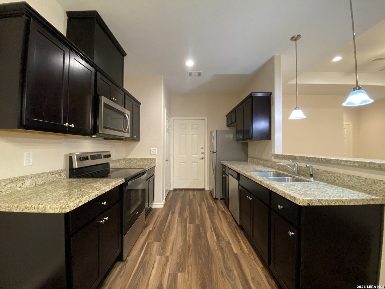 629 Commerce St - Photo 4 of 11