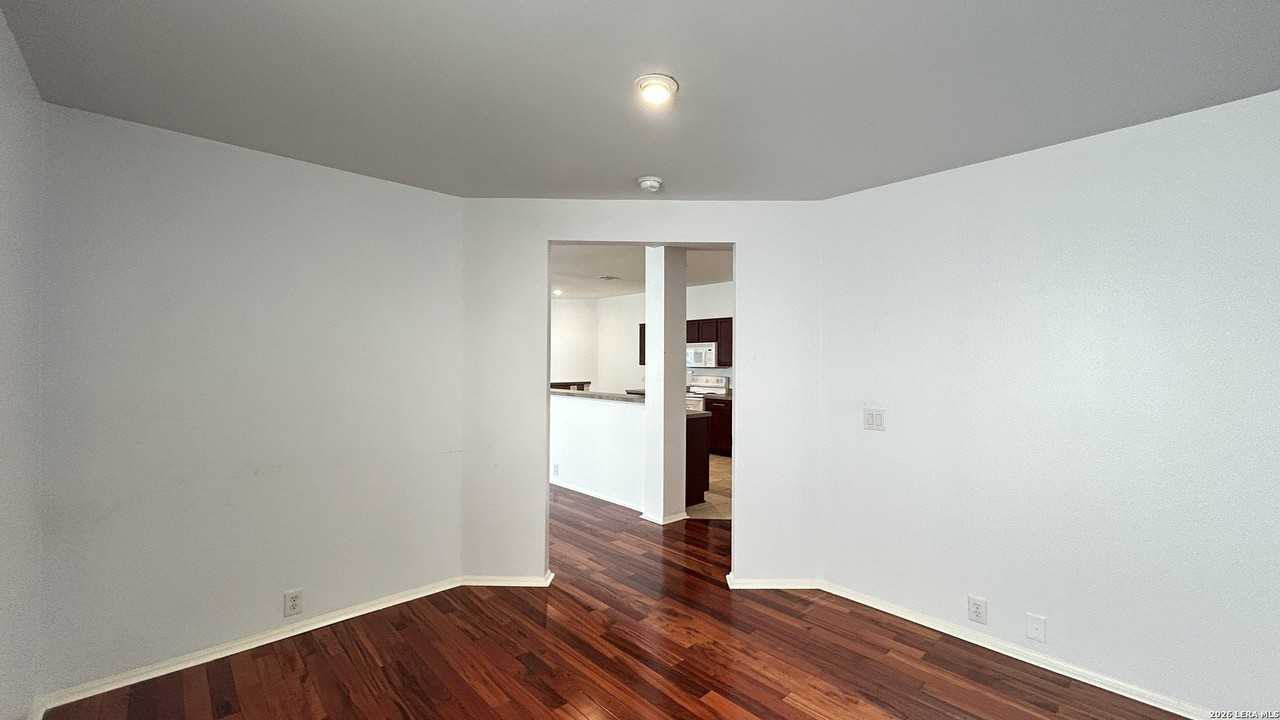 9422 Fall Pass St - Photo 4 of 28