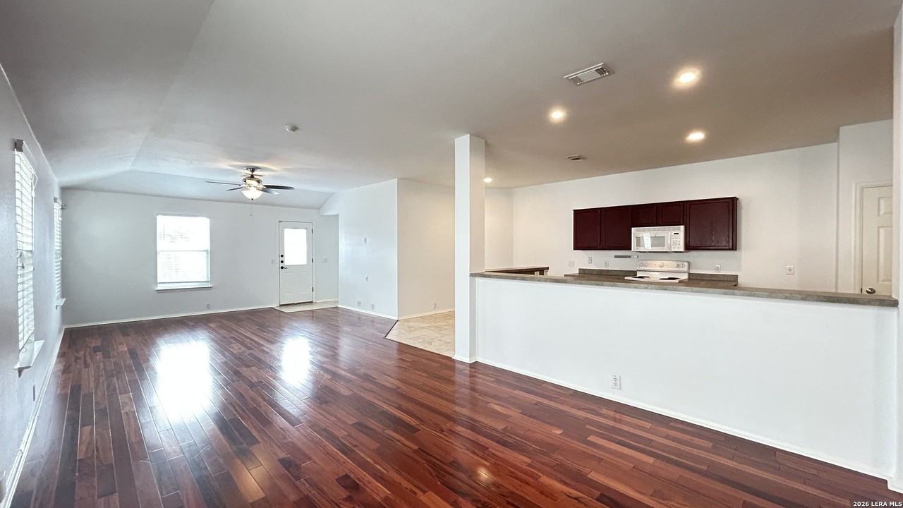 9422 Fall Pass St - Photo 5 of 28