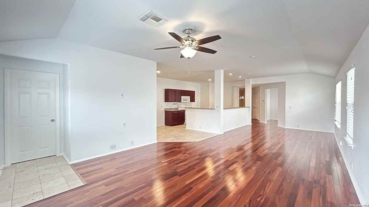 9422 Fall Pass St - Photo 6 of 28