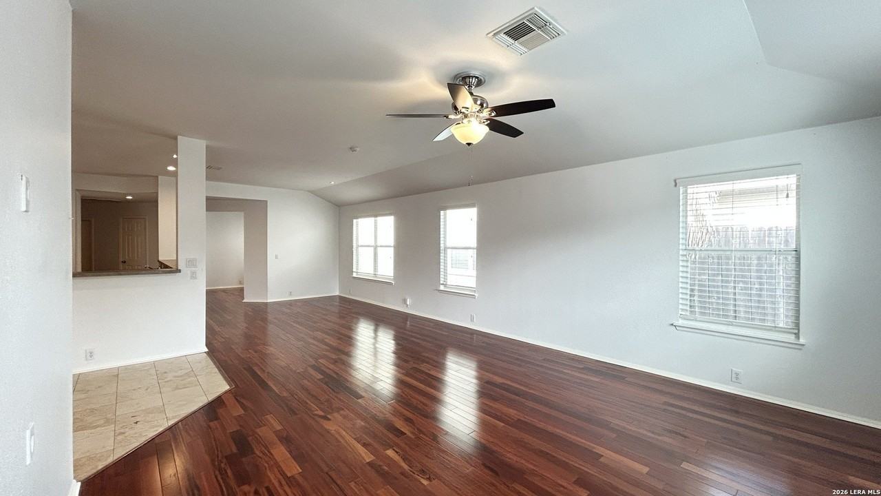 9422 Fall Pass St - Photo 7 of 28