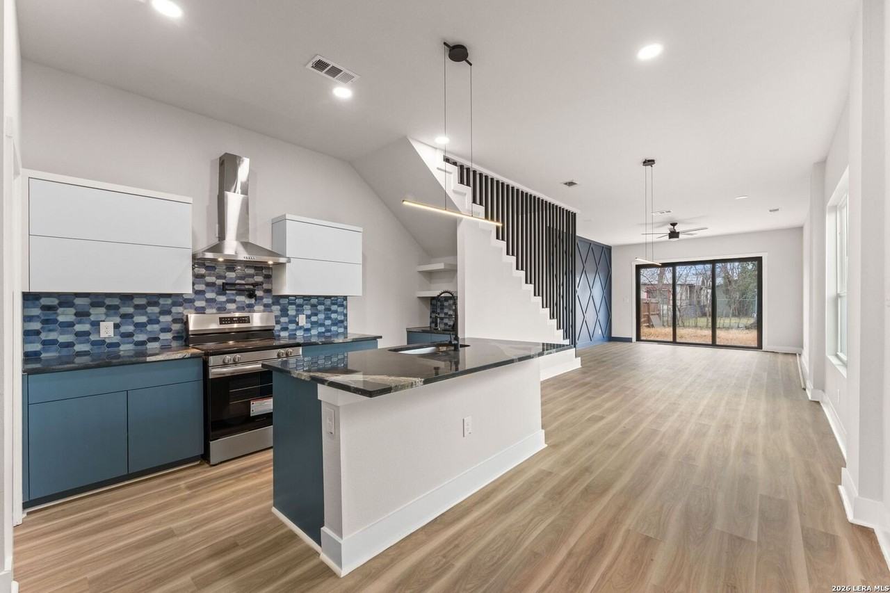 1334 Center St - Photo 7 of 23