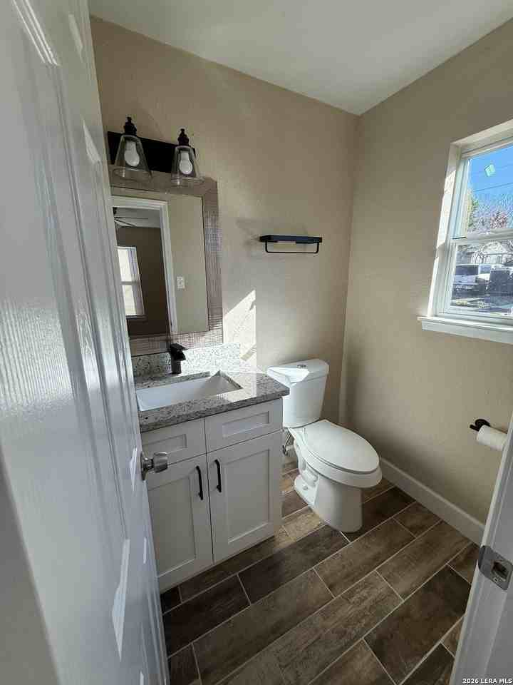 835 Indiana St - Photo 4 of 18