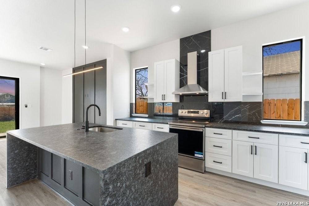 302 Bank St - Photo 2 of 32