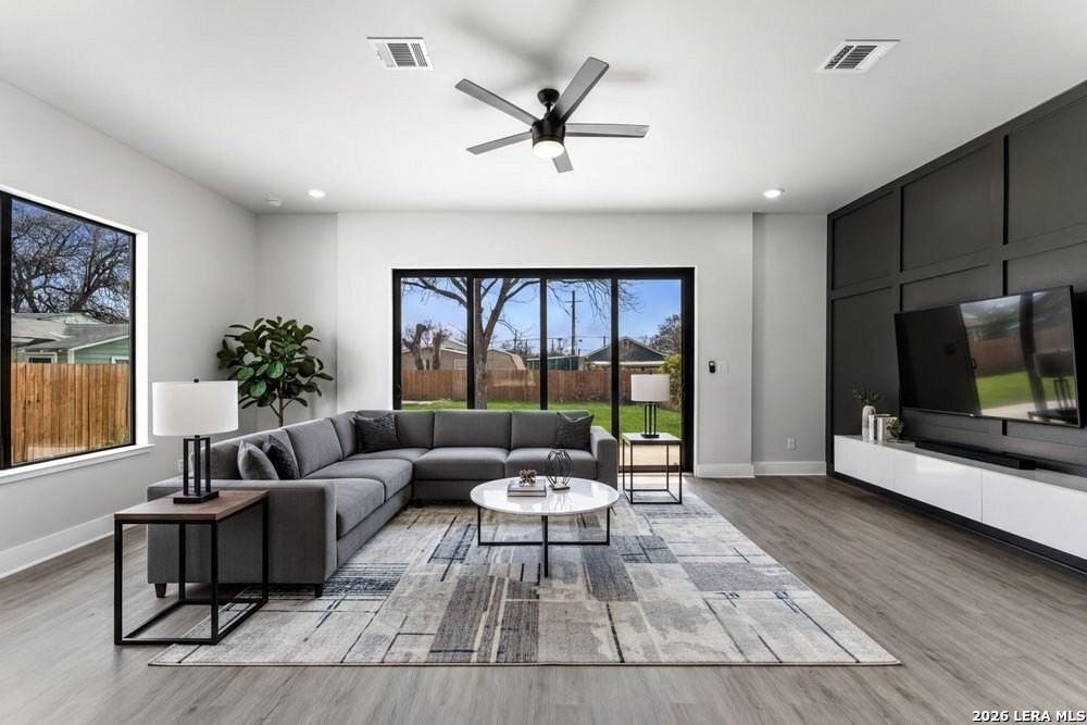 302 Bank St - Photo 3 of 32