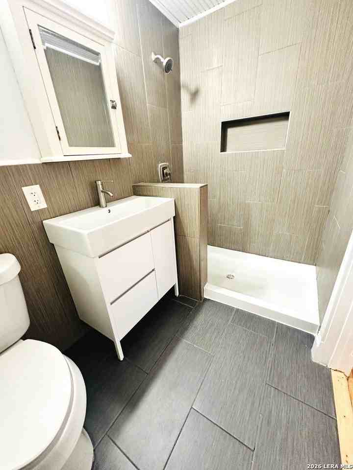 525 Mission St #4 - Photo 5 of 22