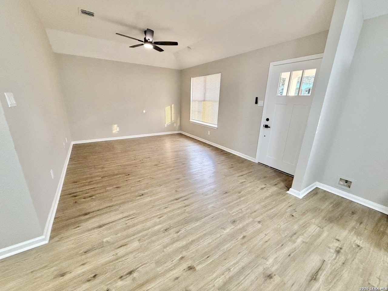 2307 Mckinley Ave - Photo 2 of 23