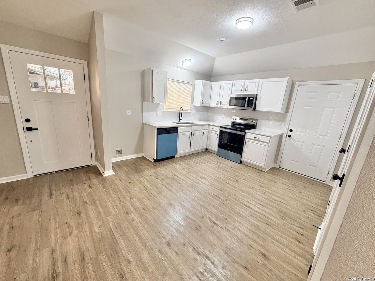 2307 Mckinley Ave - Photo 4 of 23