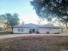 400 W Villaret Blvd - Photo 1 of 1