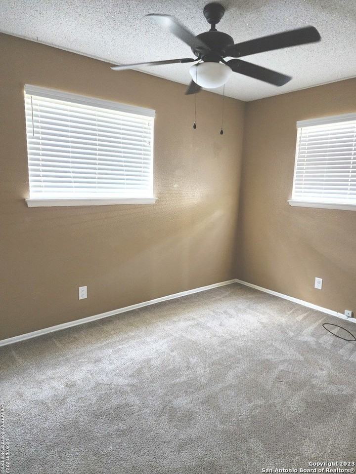 308 Nell Deane Blvd - Photo 2 of 13