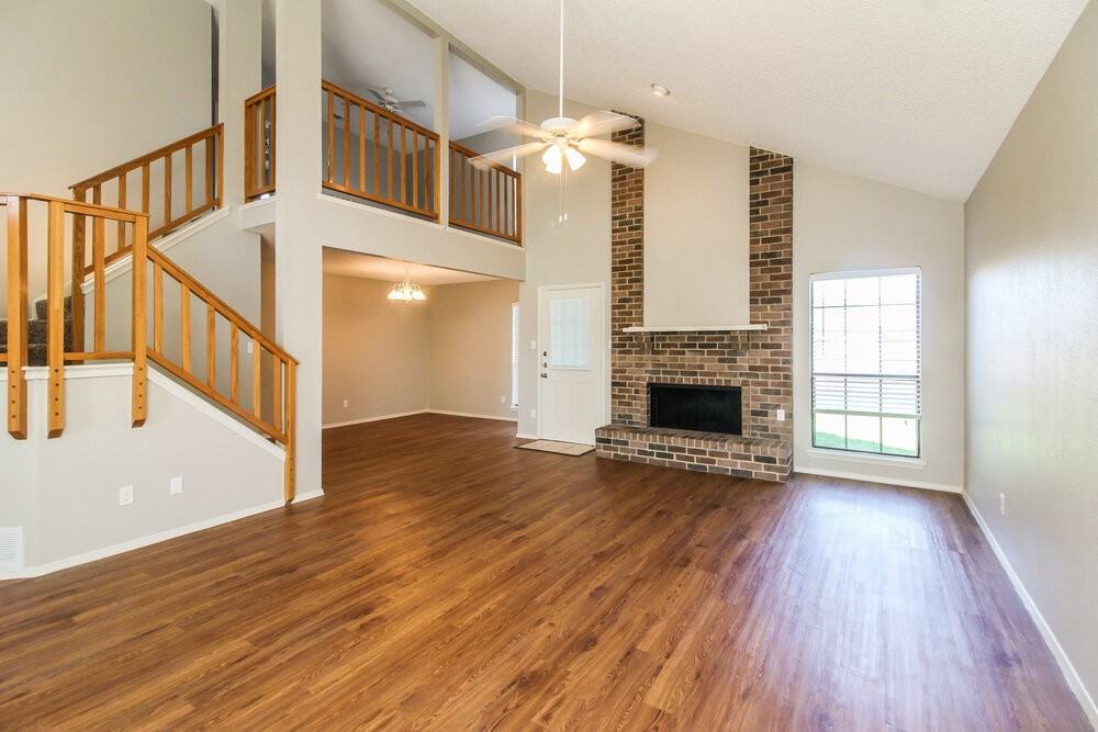 423 Barton Dr - Photo 5 of 17