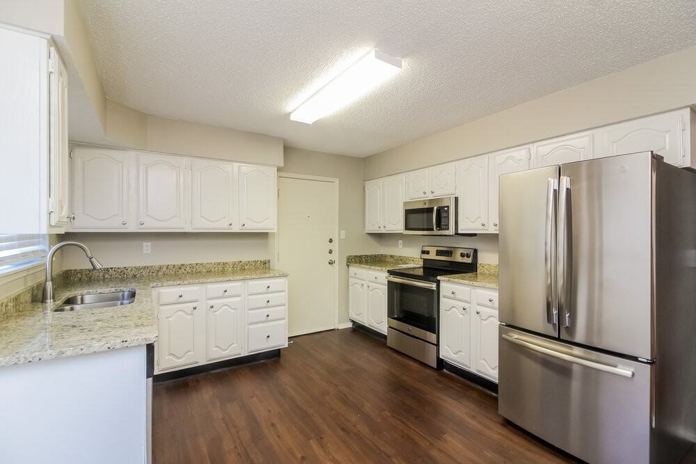 423 Barton Dr - Photo 7 of 17