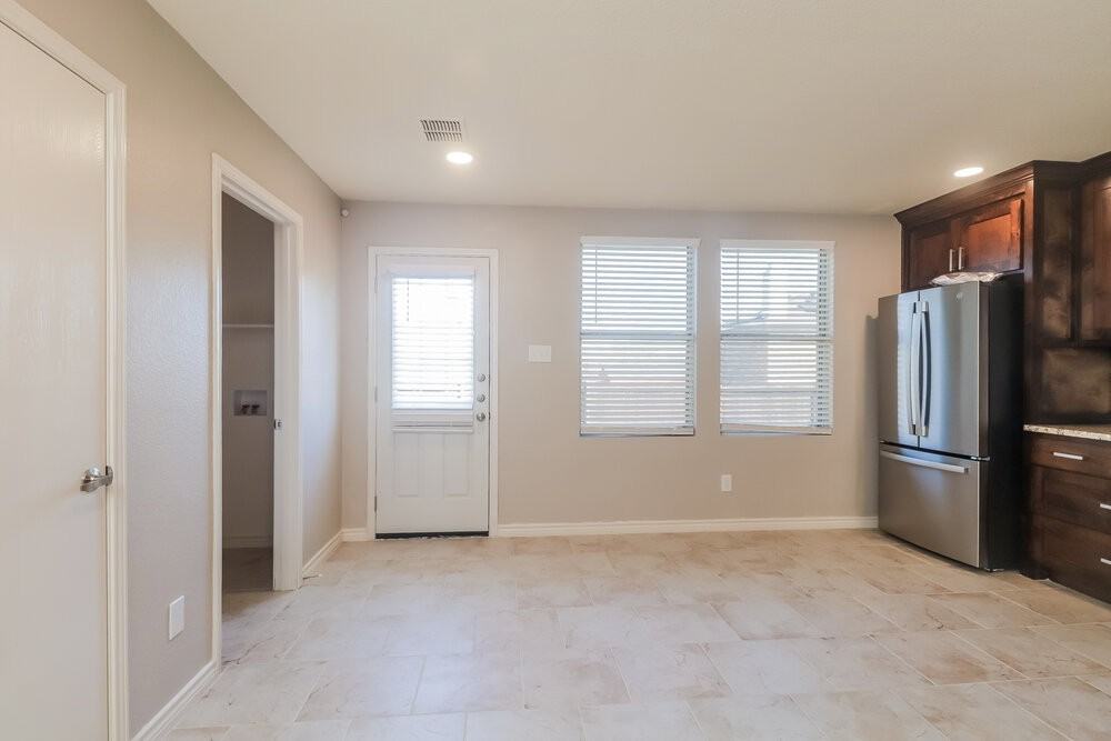 1210 Beatty Dr - Photo 6 of 16