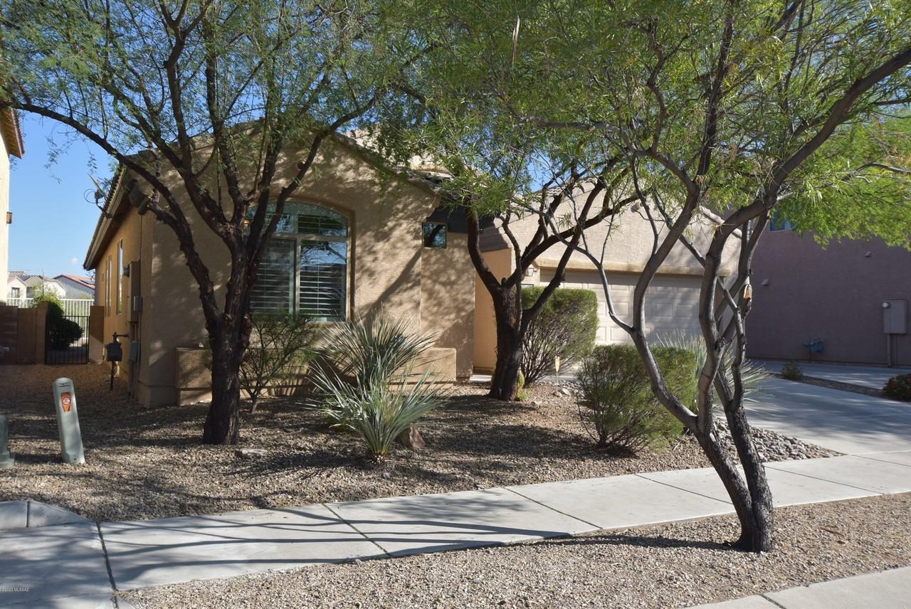 6033 S Raven Rock Rd - Photo 2 of 36