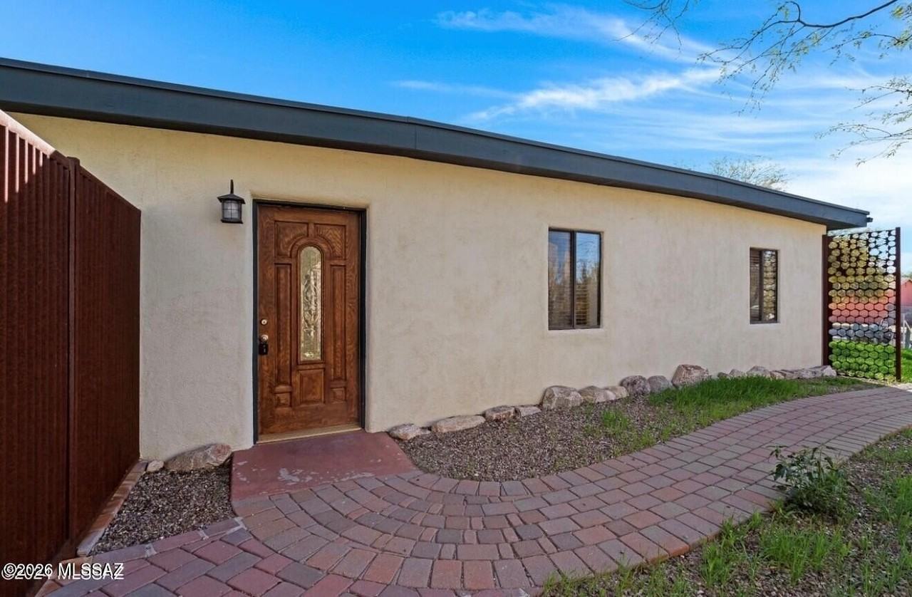 227 E Linden St - Photo 3 of 18