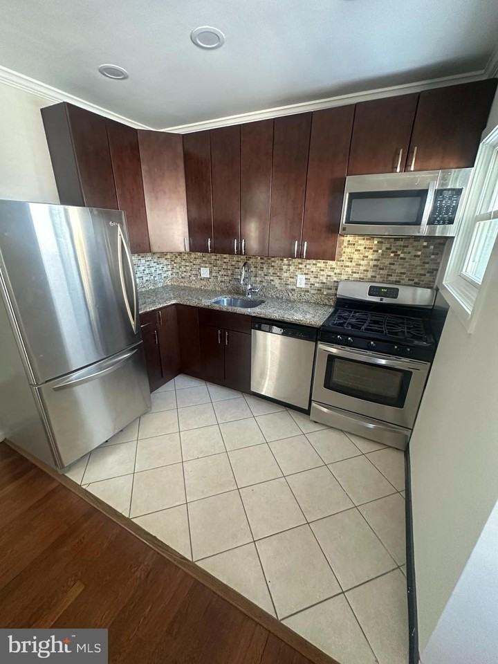 2712 6th St Ne - Photo 2 of 30