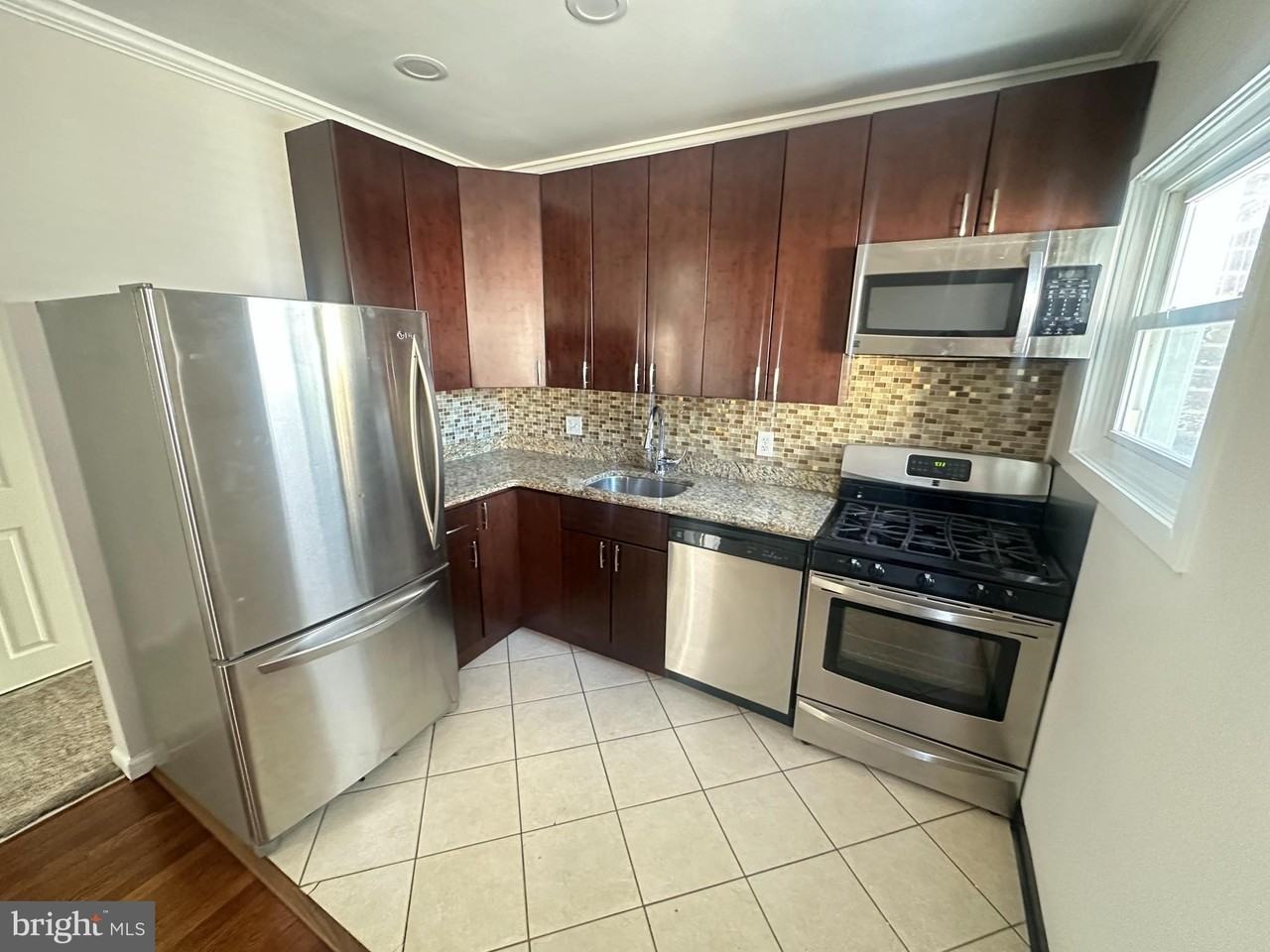 2712 6th St Ne - Photo 3 of 30