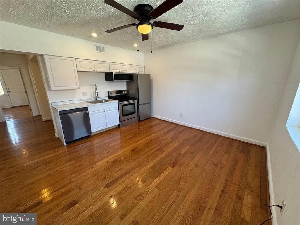 15 Halley Pl Se Apt 3 #3 - Photo 3 of 6