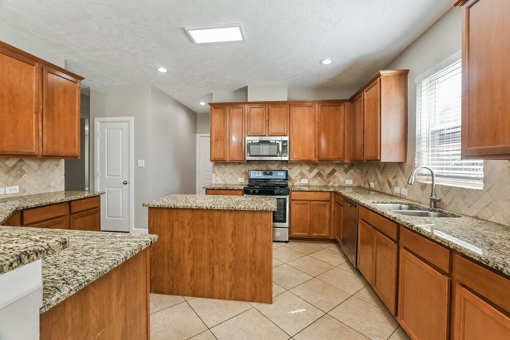 7411 Quiet River Ln - Photo 6 of 17