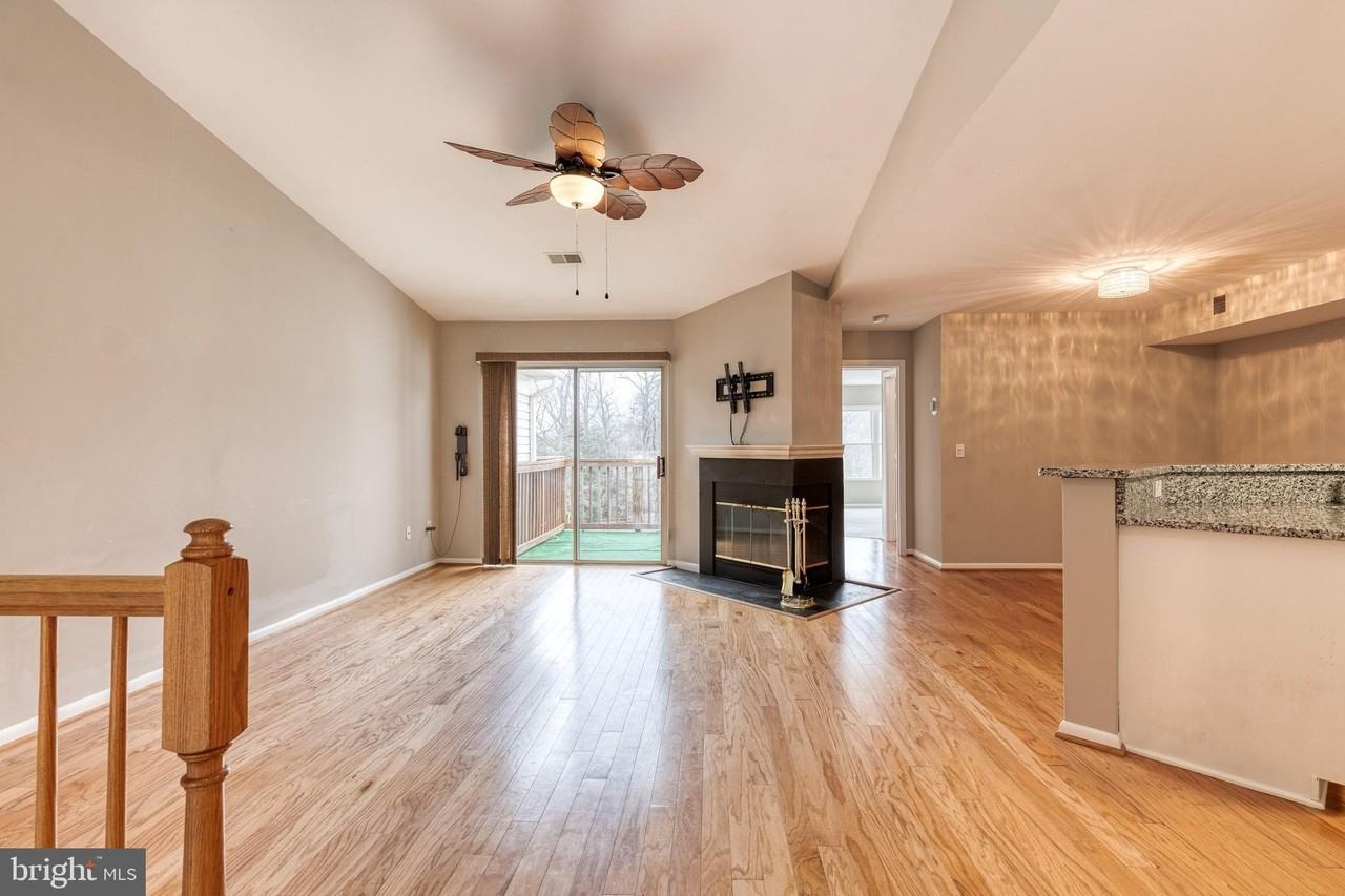 20 Sandstone Ct Apt K - Photo 2 of 28