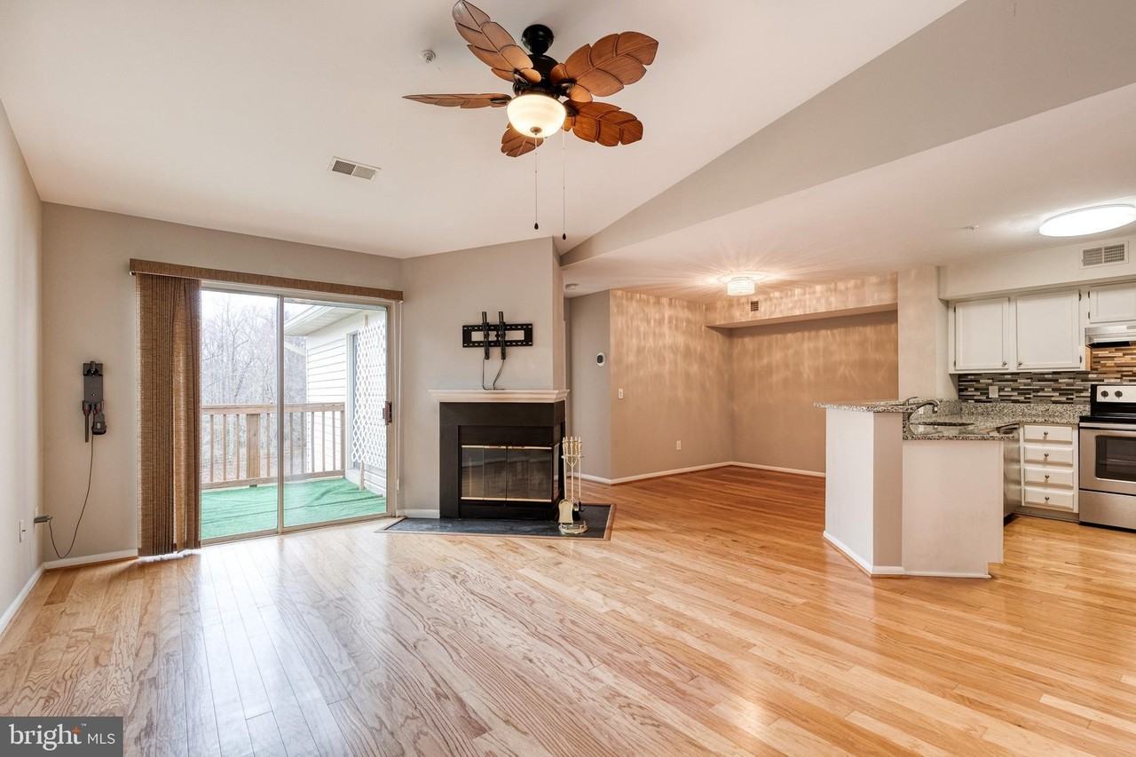 20 Sandstone Ct Apt K - Photo 5 of 28