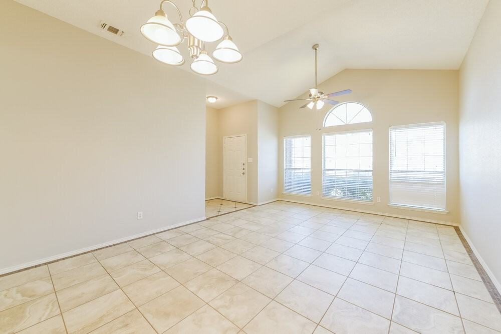 6204 Tidewater Dr - Photo 3 of 16