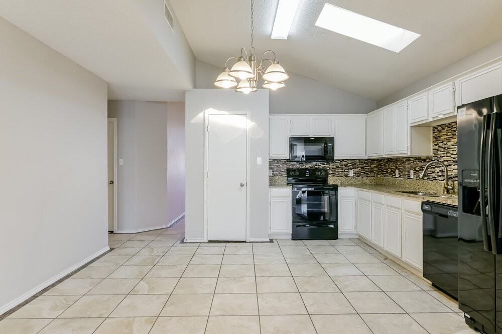 6204 Tidewater Dr - Photo 4 of 16