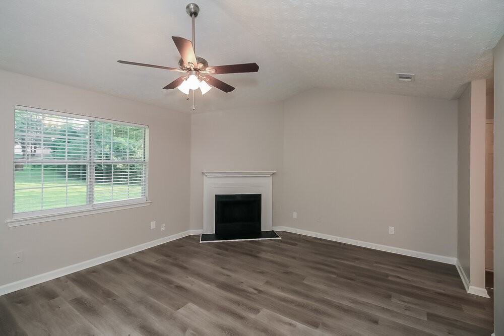 907 Walnut Creek Ln - Photo 3 of 16