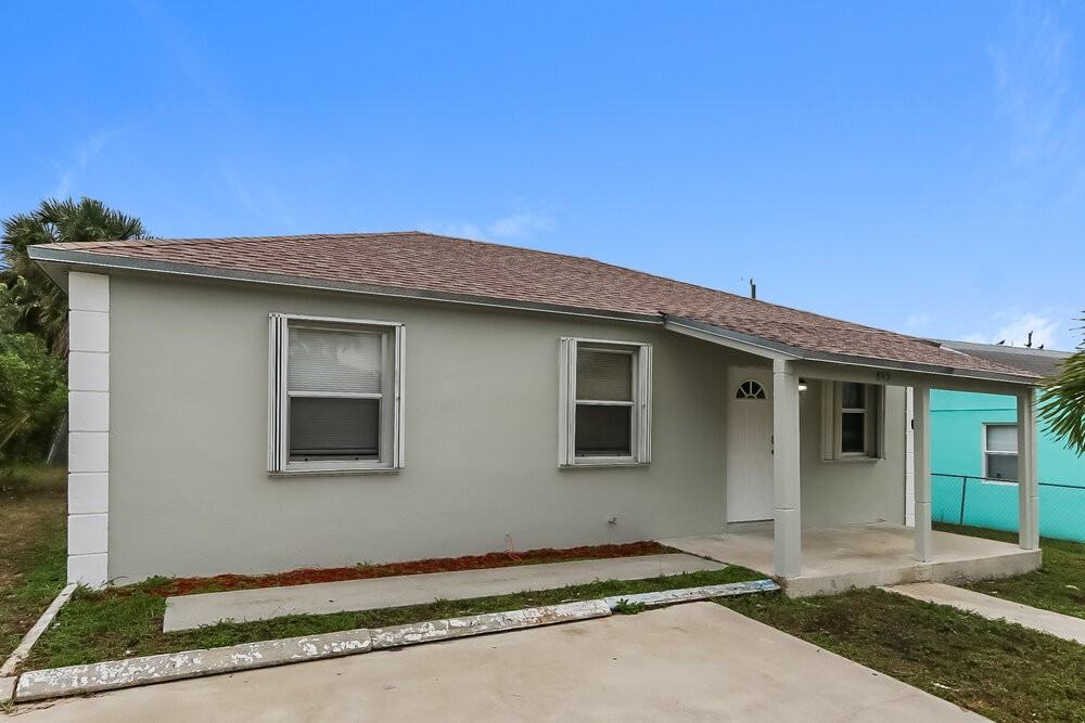 849 W 5th St - Photo 3 of 19