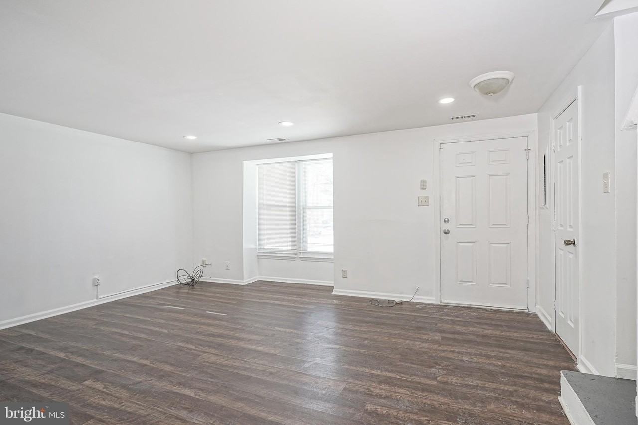 69 Vanderbilt Ct - Photo 3 of 23