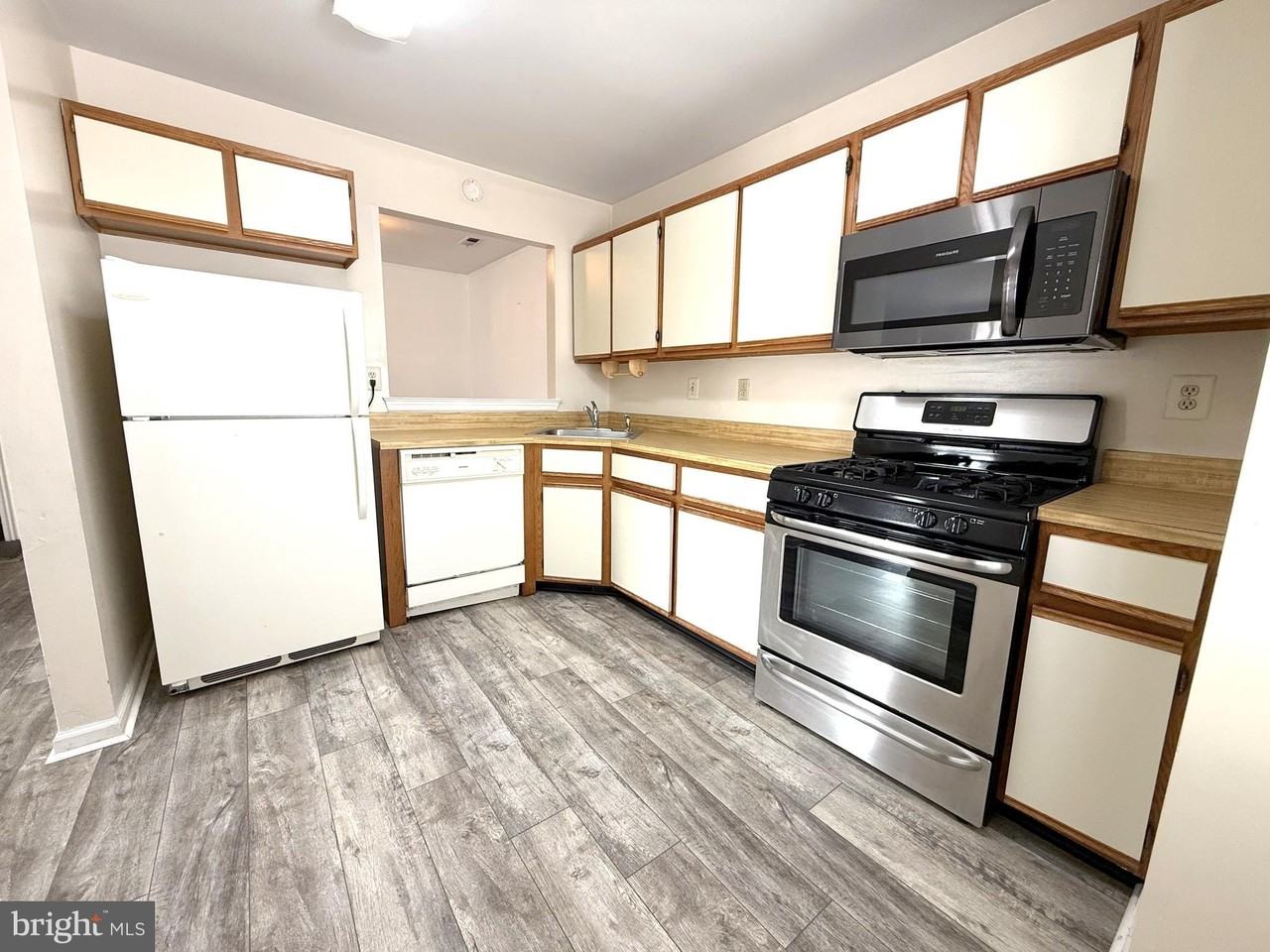 607 Covington Ct - Photo 2 of 11