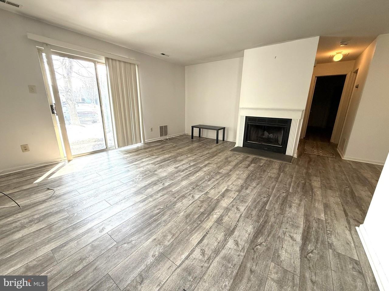 607 Covington Ct - Photo 3 of 11