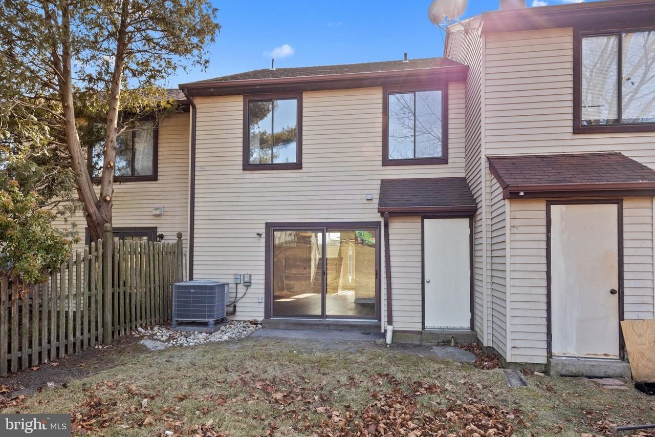 562 Atwood Ct - Photo 4 of 28