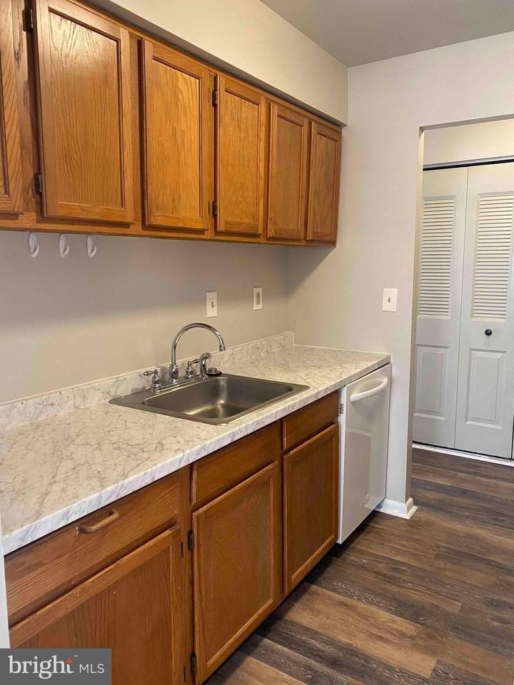 3218 Valley Dr - Photo 4 of 20