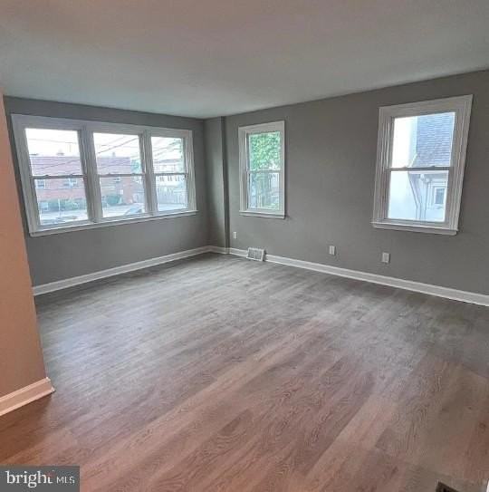 3633 Berry Ave 1st Fl #1stFL - Photo 5 of 16