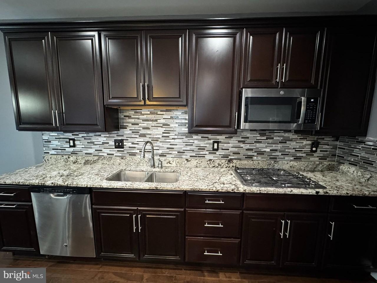 4 Stonehaven Cir - Photo 2 of 34