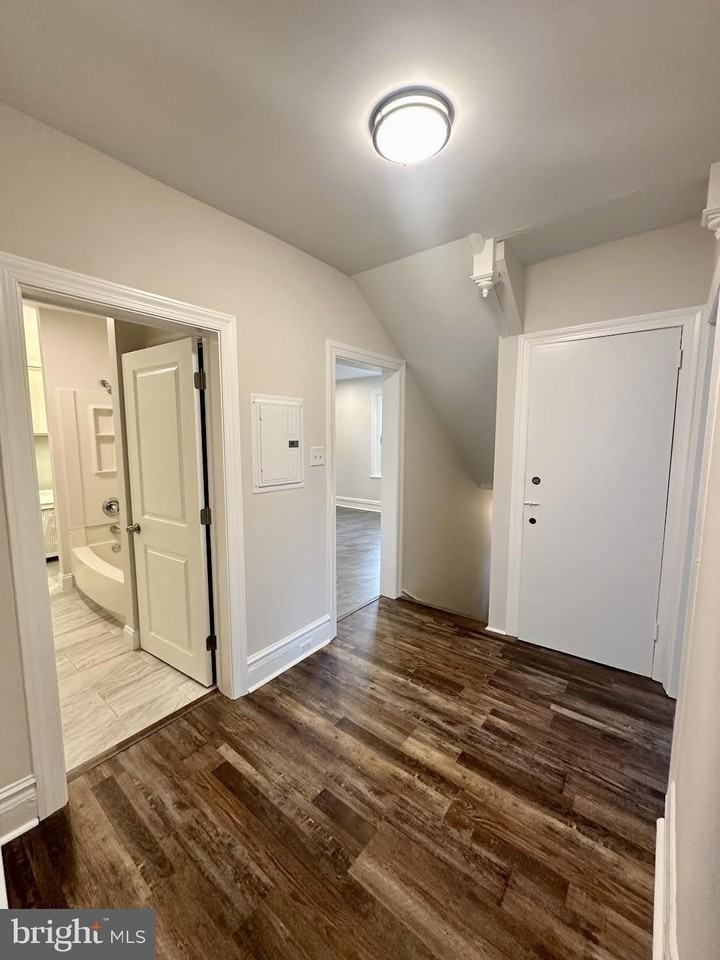 125 E 4th Ave Apt 2 #2 - Photo 5 of 23