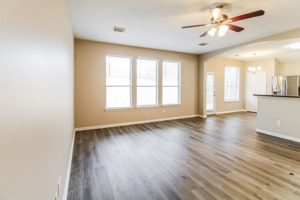 410 Cedar Lake Dr - Photo 6 of 19