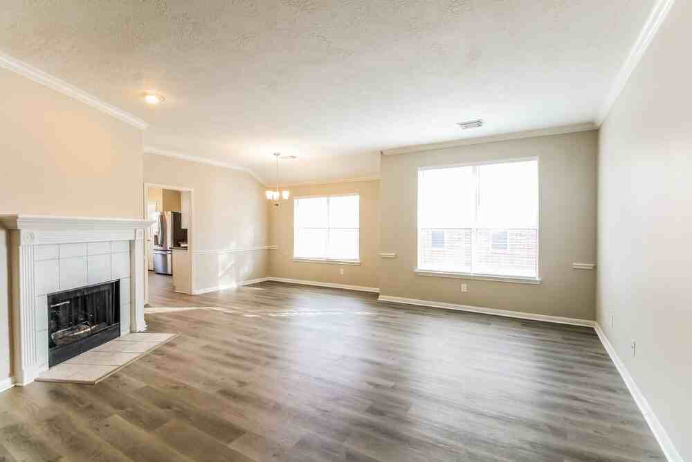 410 Cedar Lake Dr - Photo 7 of 19