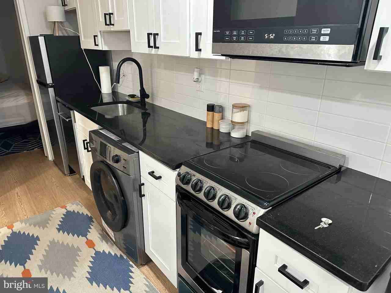 1018 Pine St Apt 2r #2R - Photo 3 of 4