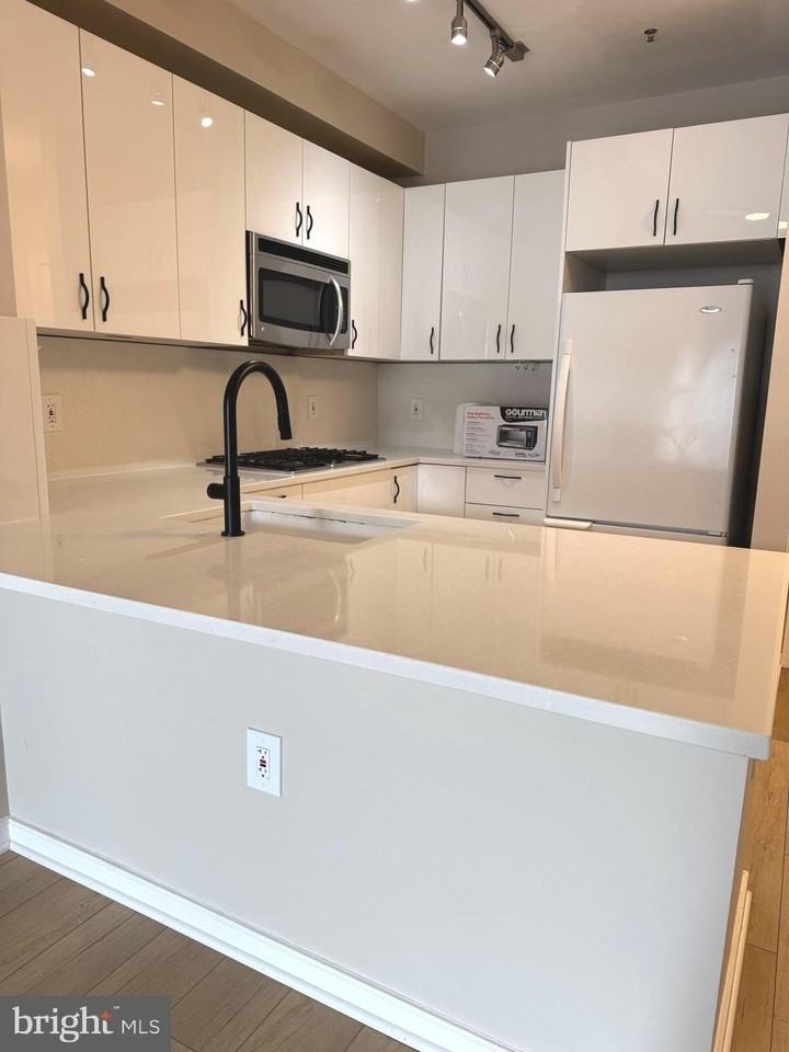 1641 International Dr Unit 418 #418 - Photo 2 of 34