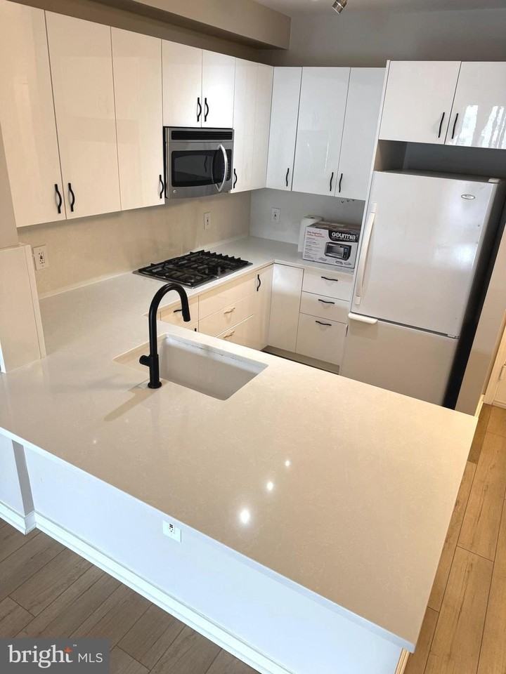 1641 International Dr Unit 418 #418 - Photo 4 of 34