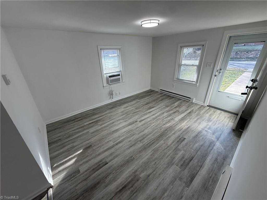 1605 Harrison Ave - Photo 3 of 10