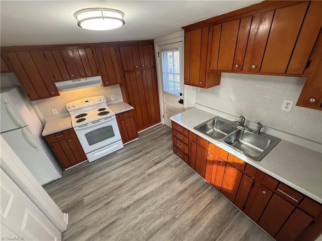 1605 Harrison Ave - Photo 5 of 10