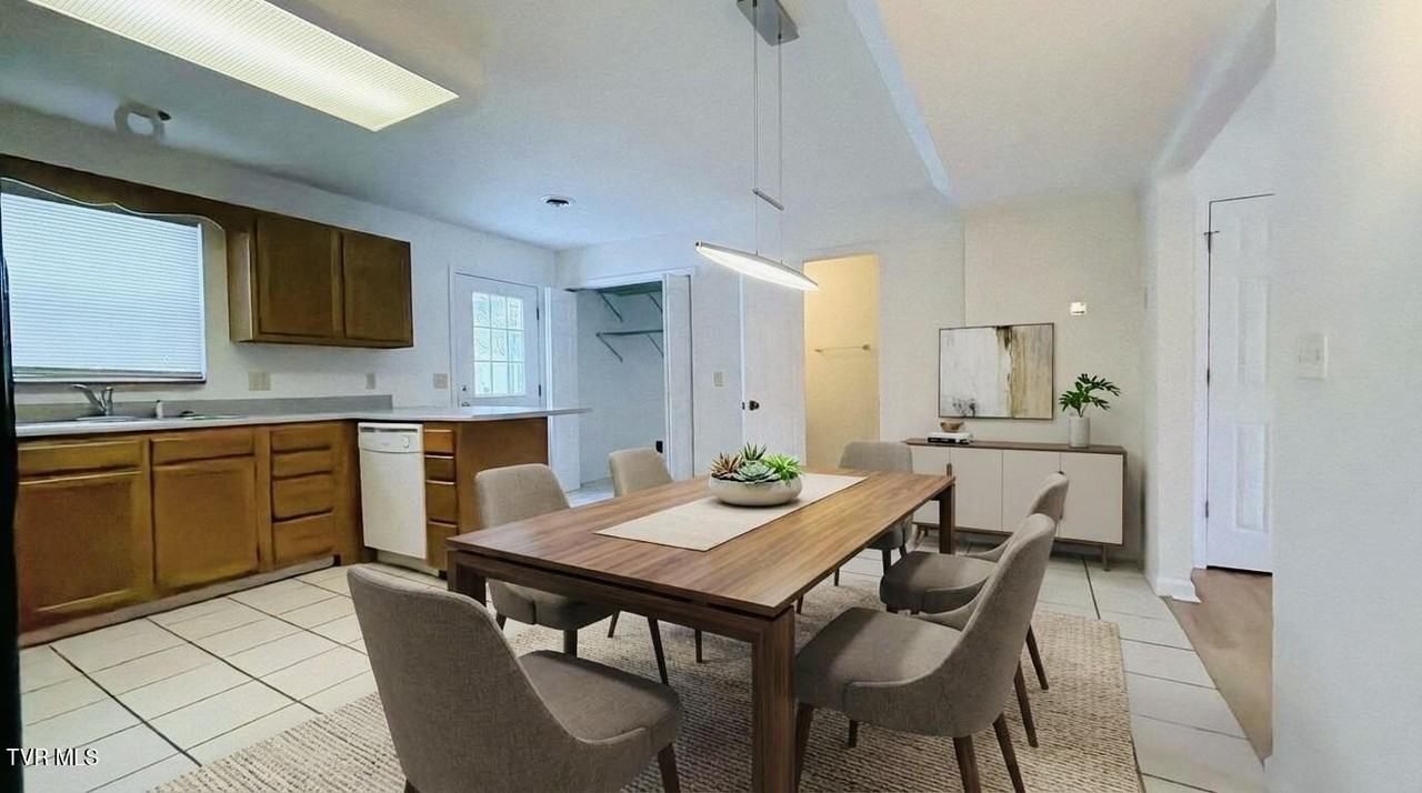 23 Lexington Ct Unit 23 #23 - Photo 4 of 9