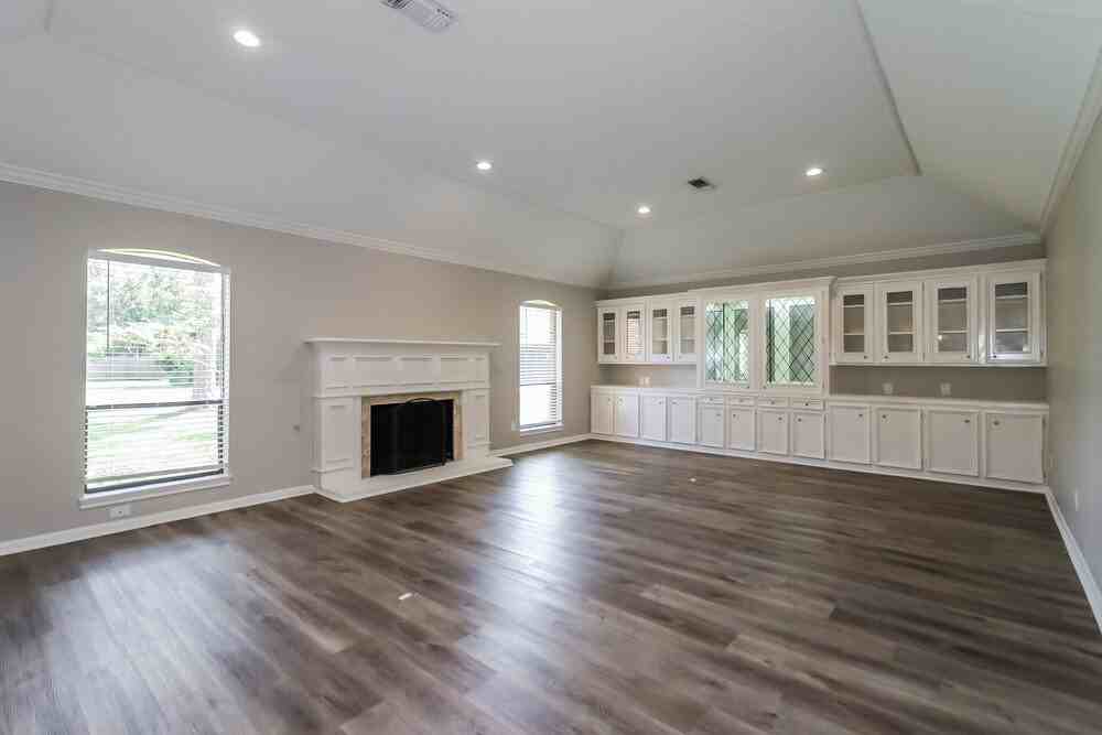 928 Victoria Dr - Photo 4 of 16