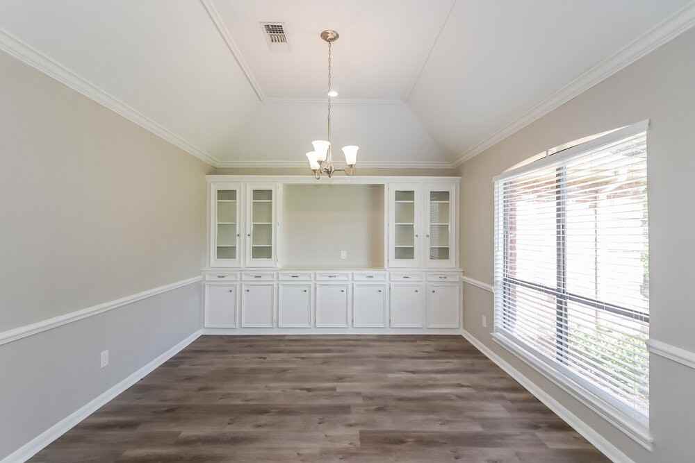 928 Victoria Dr - Photo 5 of 16