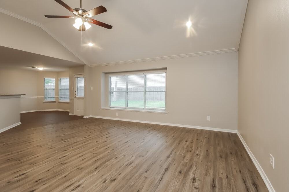 302 Cedar Branch Dr - Photo 4 of 16