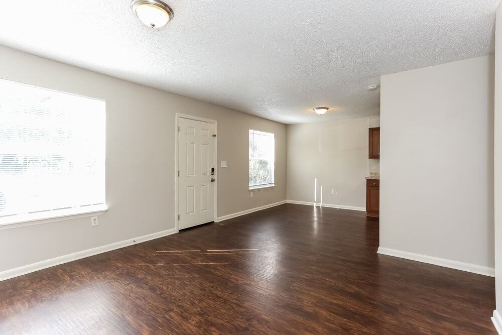 1353 Palmetto St - Photo 4 of 19