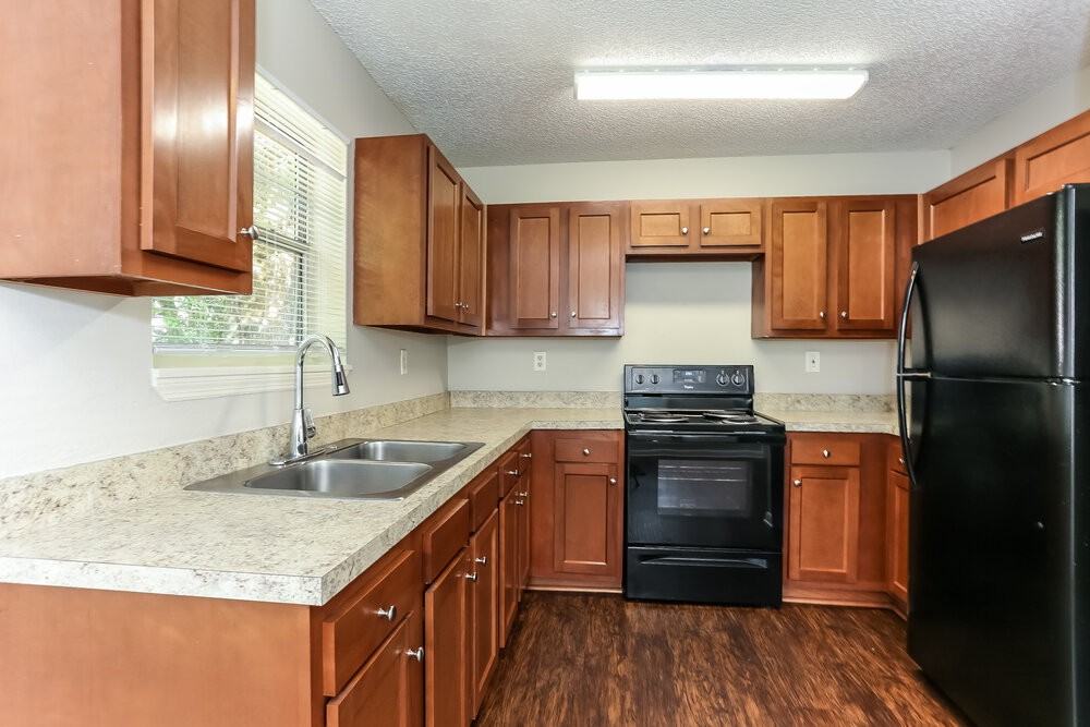 1353 Palmetto St - Photo 7 of 19